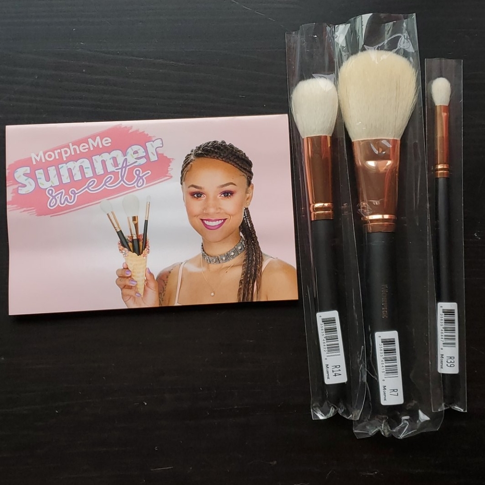 Brand New MorpheMe Brushes August rose gold 2017